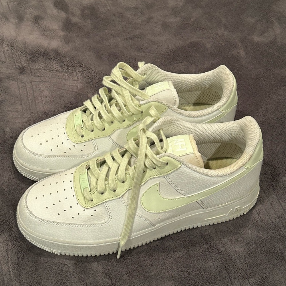 Nike Women's Sneakers in White and Light Green